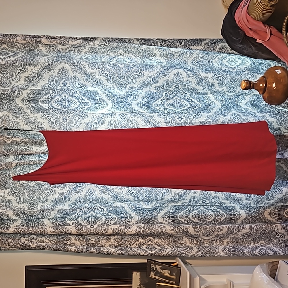 Red dress - Picture 2 of 7